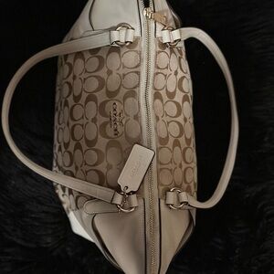 COACH TOTE ZIPPER SHOULDER BAG